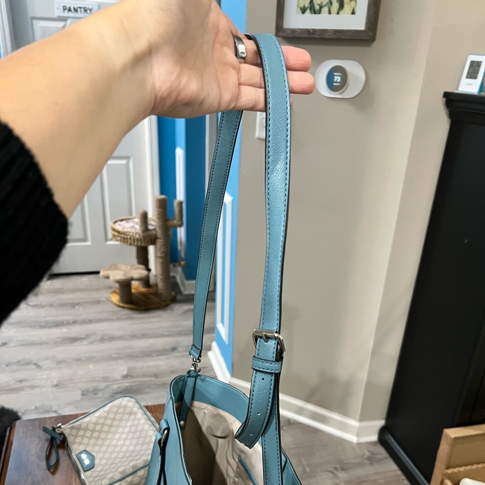 Nine West Blue Tote Bag Spacious and Minimalist with matching clutch - Picture 8 of 11